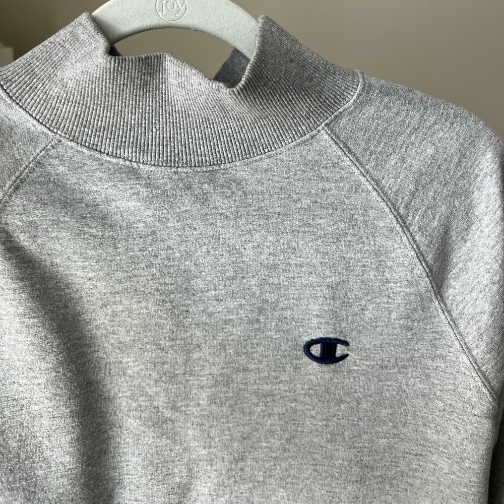 Champion mock neck sweat shirt L